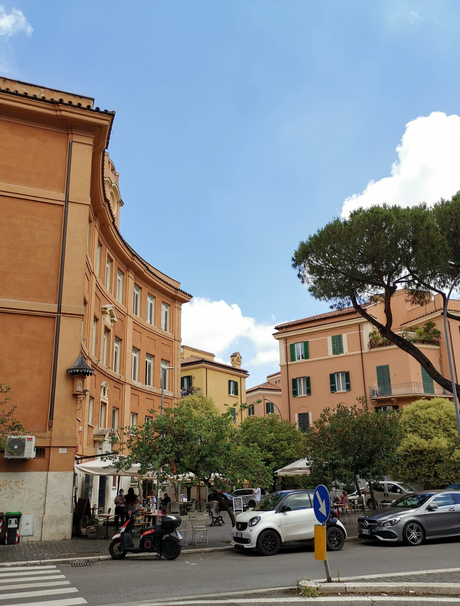Garbatella, fleurs d'oranger et architecture typique