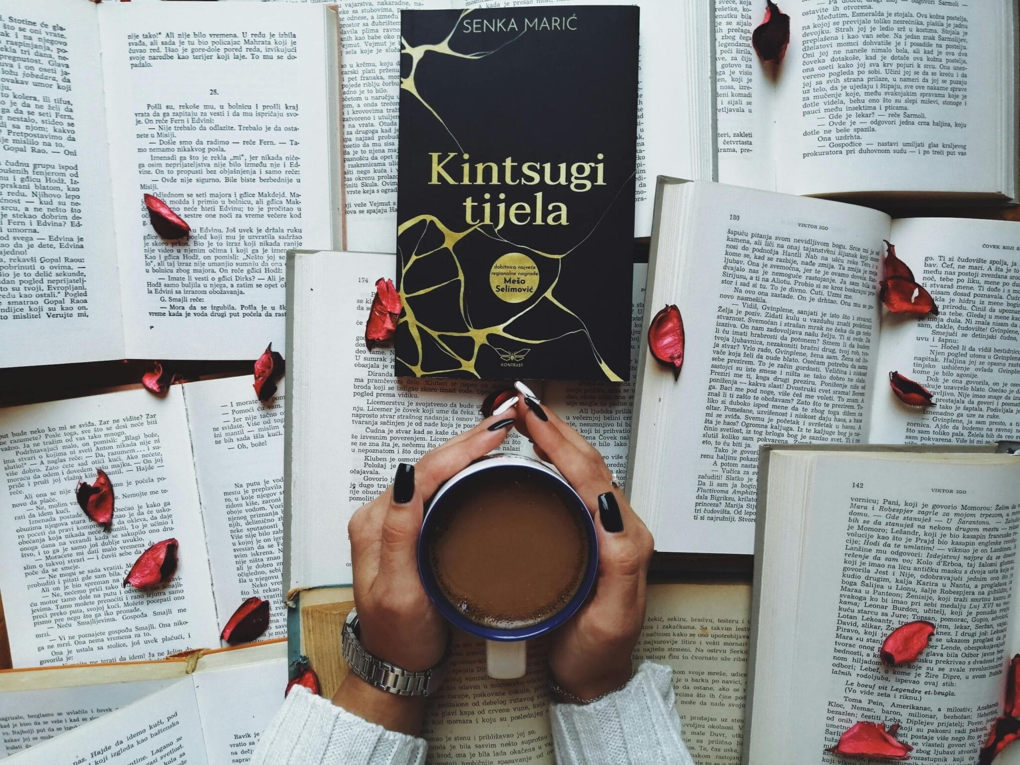 Taller de Kyoto con cuencos reparados mediante kintsugi y polvo de oro