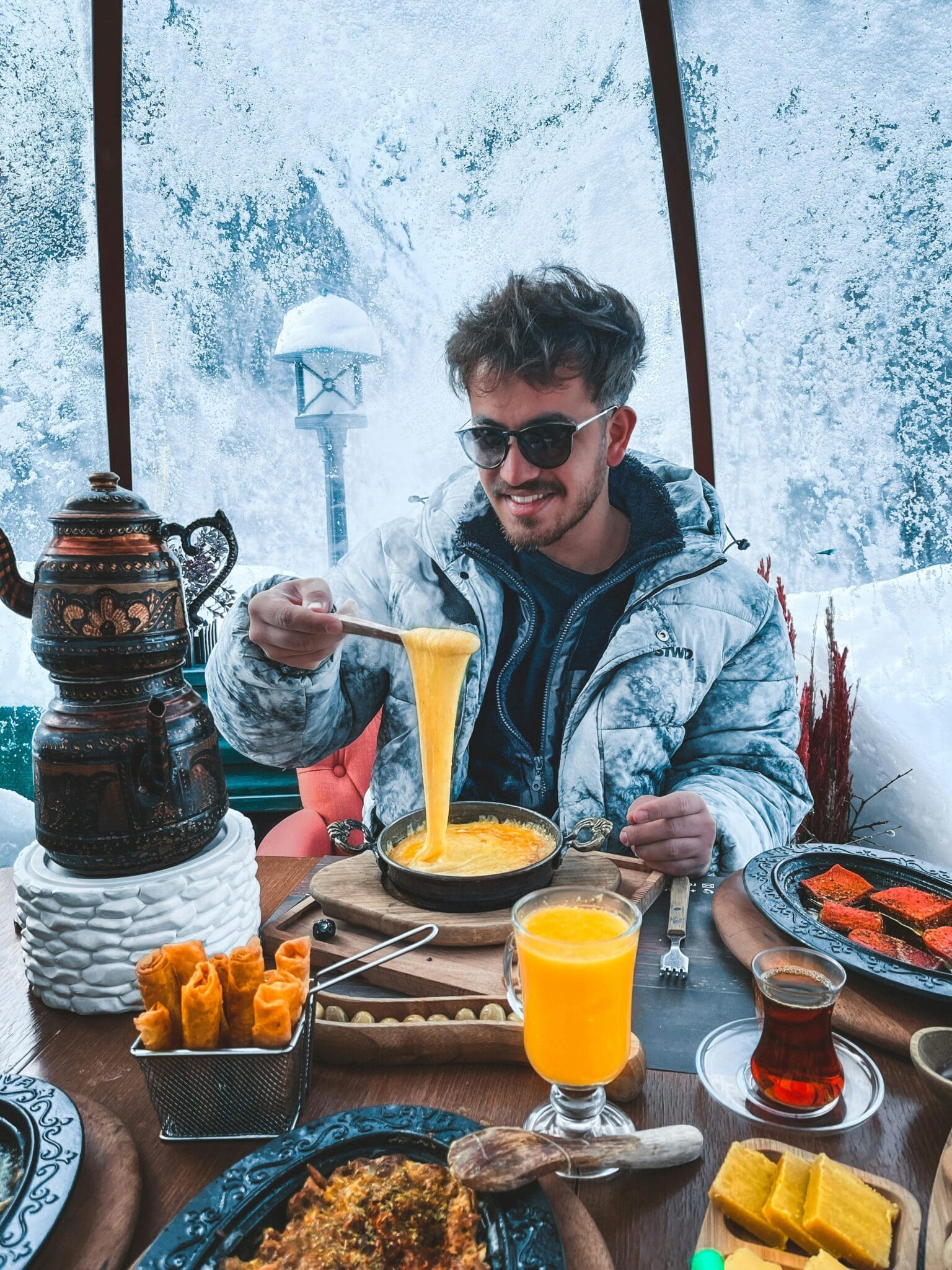 Fondue de invierno: frutas frescas y chocolate caliente, reflejo del sabor de las estaciones
